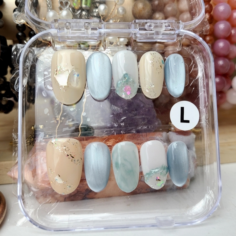 Beachy Minimalist Nuance Press-On Nail Set Handmade Reusable DIY Manicure